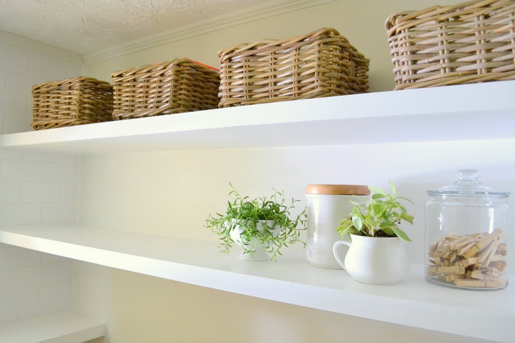https://www.uglyducklinghouse.com/wp-content/uploads/2015/06/How-to-Create-Long-Deep-Thin-Floating-Shelves-8.jpg