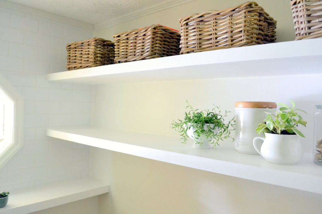 https://www.uglyducklinghouse.com/wp-content/uploads/2015/06/How-to-Create-Long-Deep-Thin-Floating-Shelves.jpg