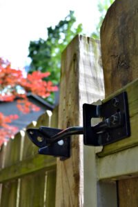 How to Install a Self-Adjusting Gate Latch • Ugly Duckling House