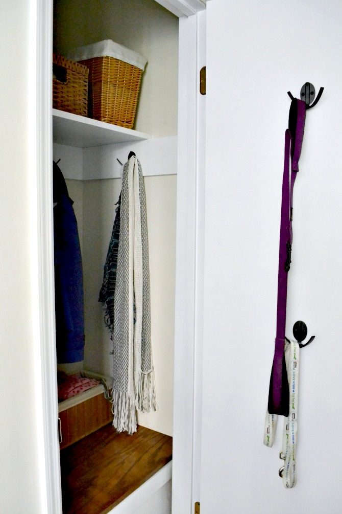 https://www.uglyducklinghouse.com/wp-content/uploads/2016/09/closet-door-with-new-hardware-670x1005.jpg