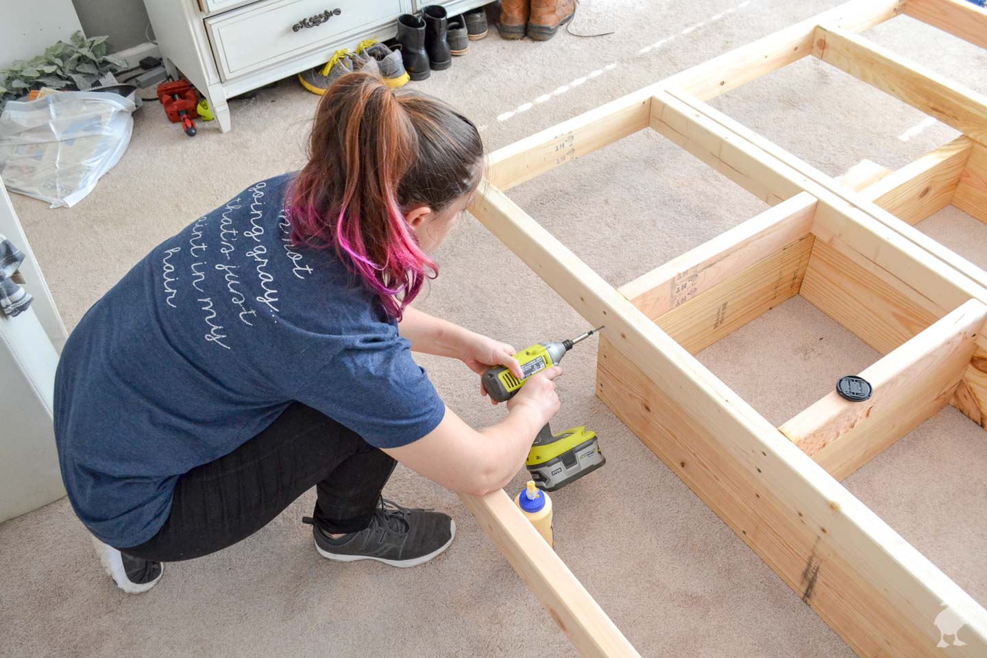 DIY floating platform bed - king size-screw together platform on base